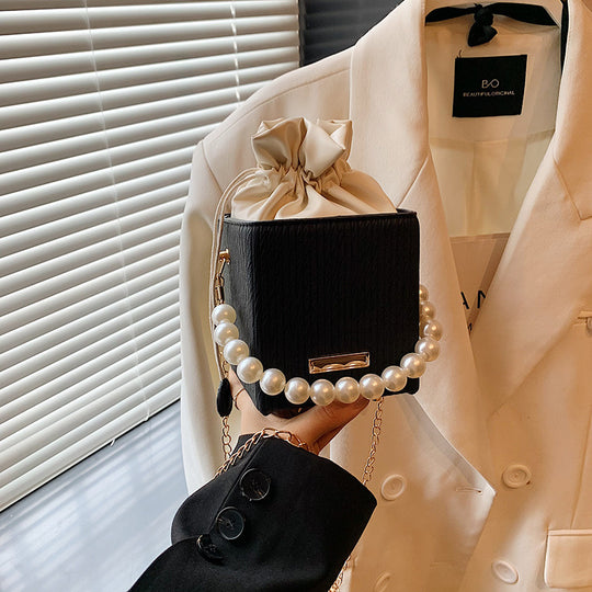 Damen Mini-Handtasche mit abnehmbarer Perlenkette Nord Taschen