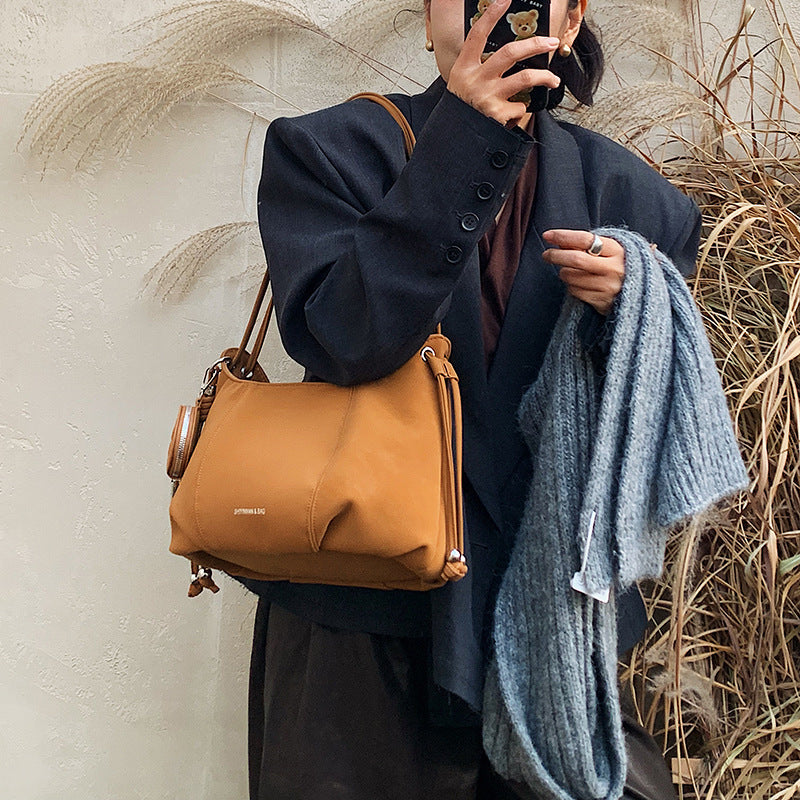 Damen praktische Schultertasche mit geschmeidigem Leder Nord Taschen