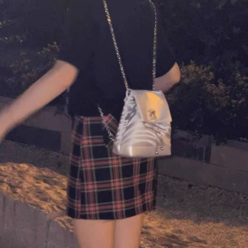 Damen Hobo-Tasche mit elegantem Schmetterlingsmotiv und geschmeidiger Oberfläche Nord Taschen
