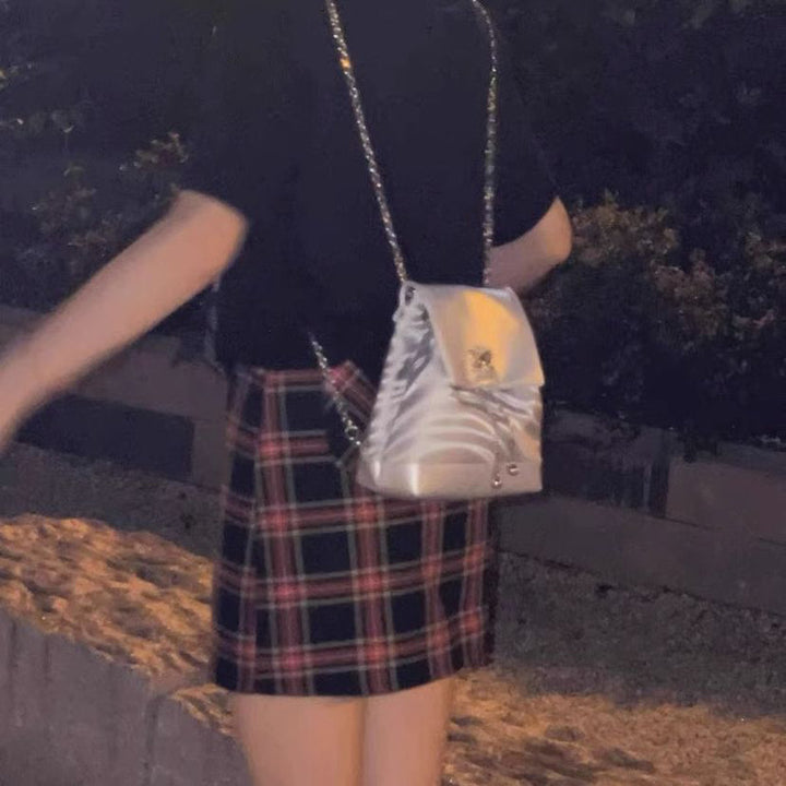 Damen Hobo-Tasche mit elegantem Schmetterlingsmotiv und geschmeidiger Oberfläche Nord Taschen