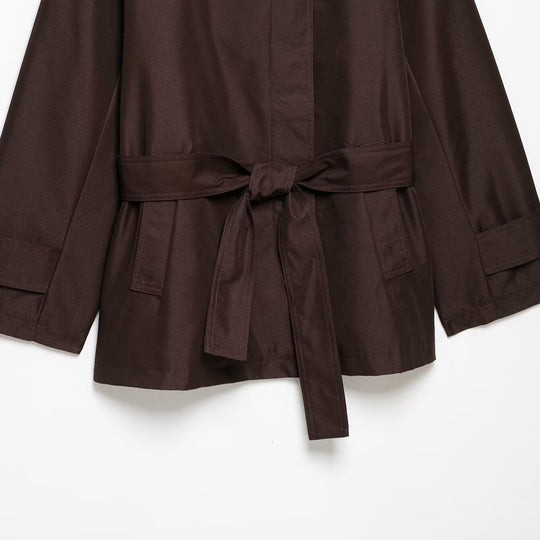 Damen Kurze Taillierte Regenjacke im Trenchstil mit Stehkragen und Bindegürtel Nord Taschen