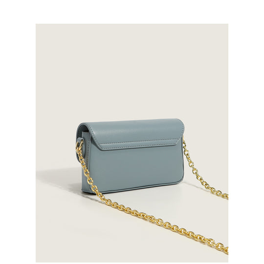 Damen Clutch mit eleganter Verarbeitungsstruktur und dekorativen Kettenakzenten Nord Taschen