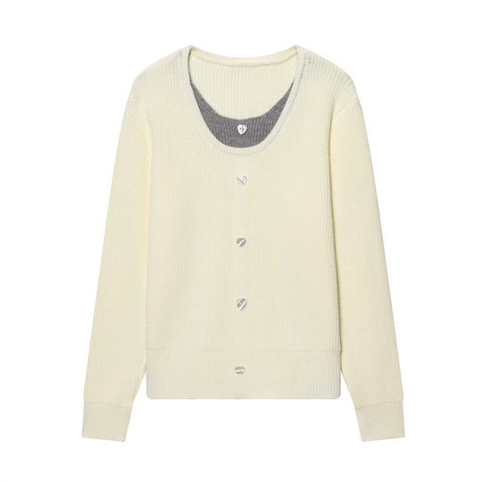 Damen zweilagiger Feinstrick-Cardigan mit integriertem Untertop und Herzknöpfen Nord Taschen