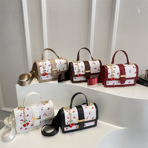 Damen Umhängetasche mit fruchtigem Kirschmotiv und schickem Anhänger Nord Taschen