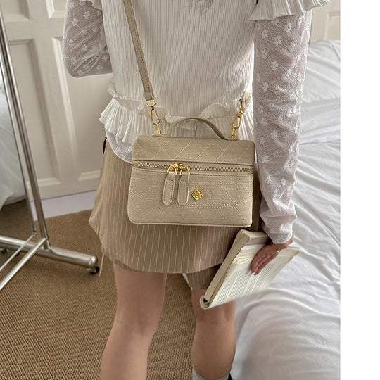 Damen elegante Umhängetasche mit strukturiertem Steppdesign und goldenen Akzenten Nord Taschen
