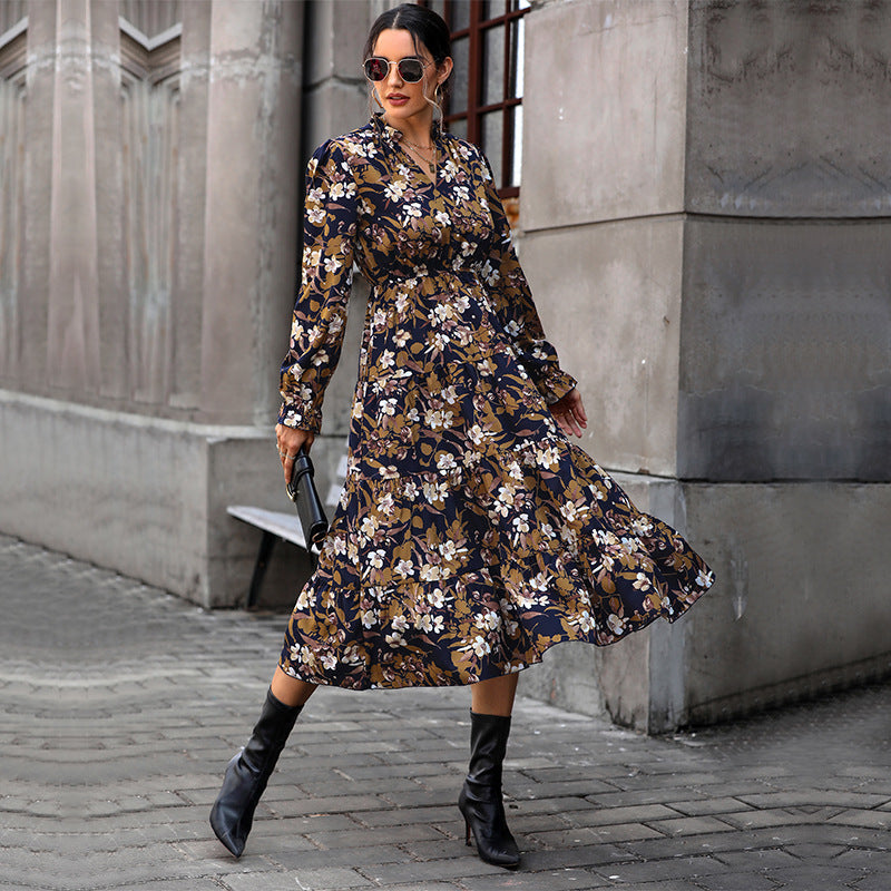 Damen Fließendes Blumen‑Midikleid mit V‑Ausschnitt, Smok‑Taillenband und Stufenrock Nord Taschen
