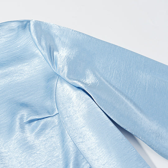 Damen Satinbluse mit taillierten Teilungsnähten, durchgehender Knopfleiste und breiten Manschetten Nord Taschen