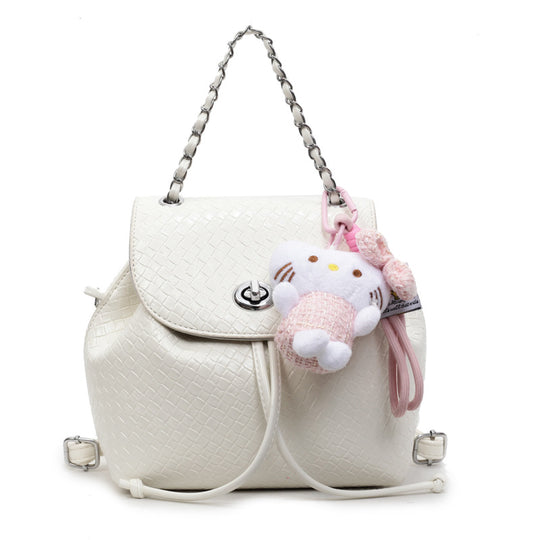 Damen Rucksackhandtasche mit strukturiertem Obermaterial und verspieltem Anhänger | Nord Taschen