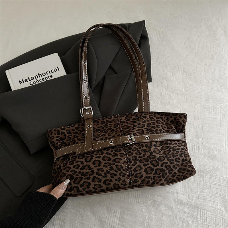 Damen Hobo-Tasche mit elegantem Leo-Design und praktischen Fächern Nord Taschen