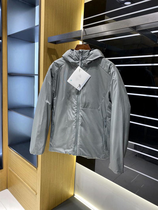 Damen Leichte wattierte Kapuzenjacke mit minimalistischer Outdoor-Isolierung Nord Taschen