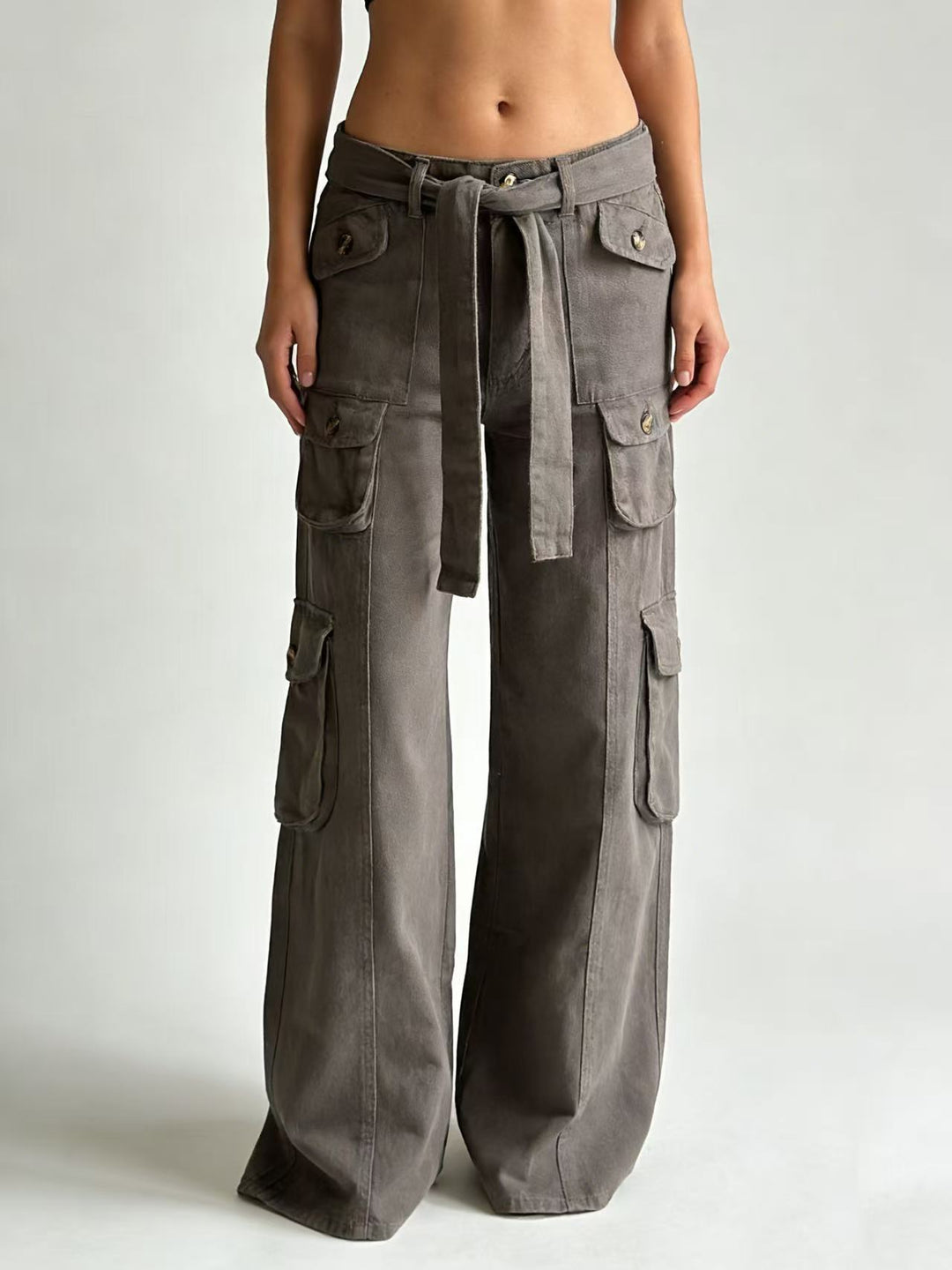 Damen weite Cargo-Hose mit hoher Taille, Bindegürtel und mehreren aufgesetzten Klappentaschen Nord Taschen