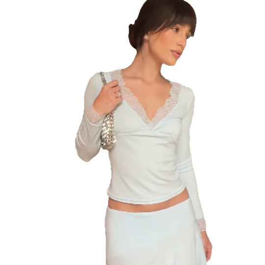 Damen Enganliegendes Langarm-Top mit tiefem Spitzen‑V‑Ausschnitt und feinen Manschetten Nord Taschen