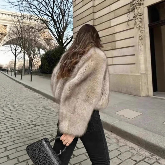 Damen Cropped Kunstpelz‑Bomber mit rundem Ausschnitt, weich fallendem Hochflor und kastiger Silhouette Nord Taschen