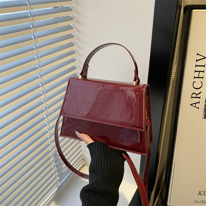 Damen stilvolle Lackleder Handtasche mit elegantem Klappverschluss Nord Taschen