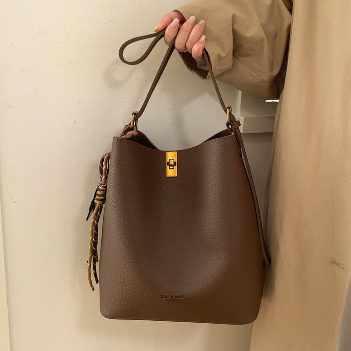 Damen hochwertige Schultertasche mit abnehmbarem Kosmetiktäschchen Nord Taschen