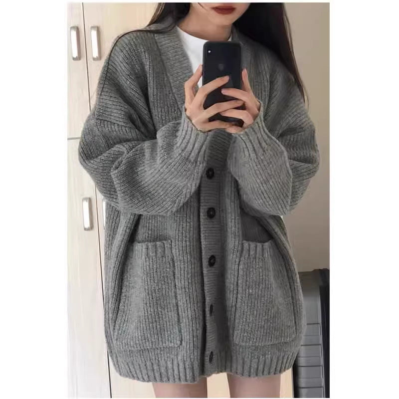 Damen Oversize Strickcardigan mit aufgesetzten Taschen und durchgehender Knopfleiste Nord Taschen