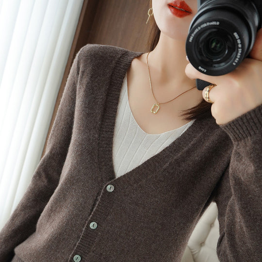 Damen Leichter V‑Ausschnitt-Cardigan aus Kaschmir‑Mix mit feiner Rippkante Nord Taschen