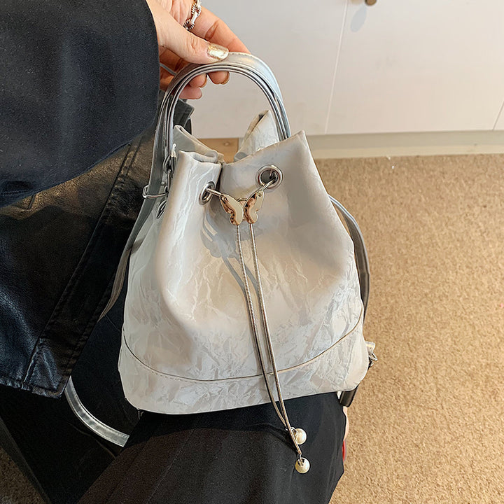 Damen Beuteltasche mit dekorativem Schmetterlingsverschluss Nord Taschen
