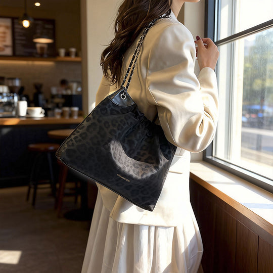 Damen Hobo-Tasche mit geflochtenem Kettenhenkel und elegantem Design Nord Taschen