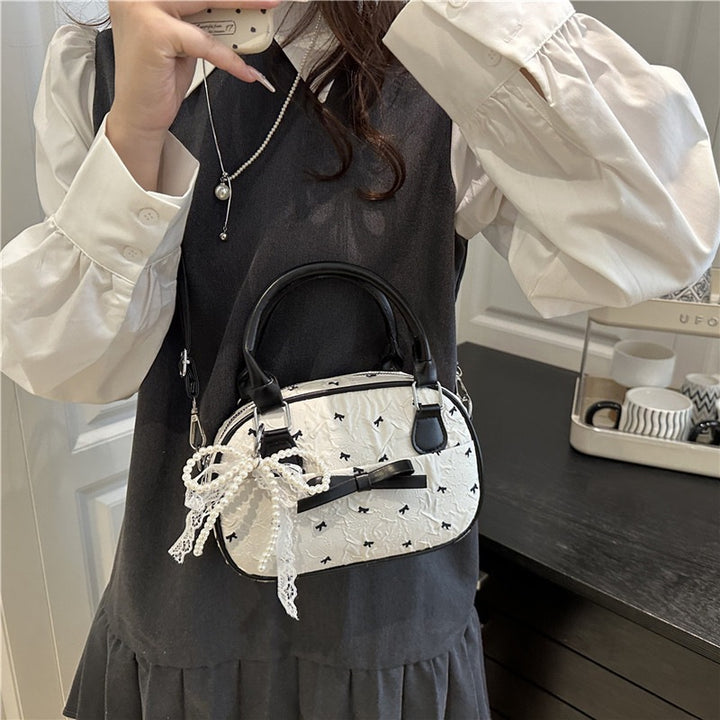 Damen Schultertasche mit eleganter Satin-Optik Nord Taschen