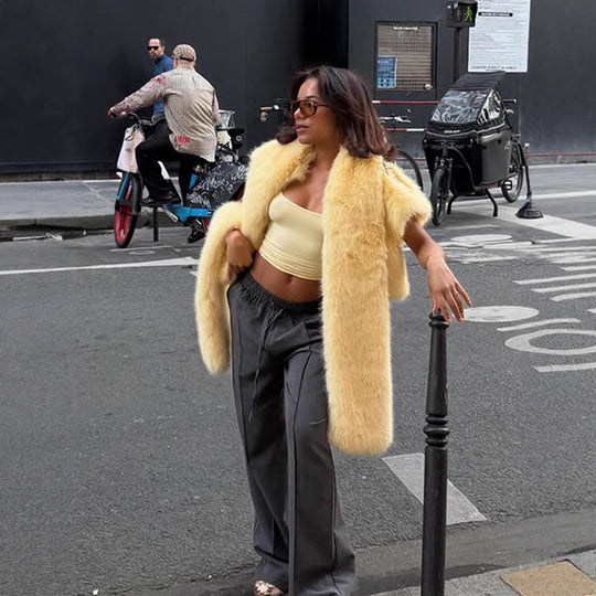 Damen Oversized Kunstfell-Mantel mit weitem Kragen und ausgestellten Ärmeln Nord Taschen