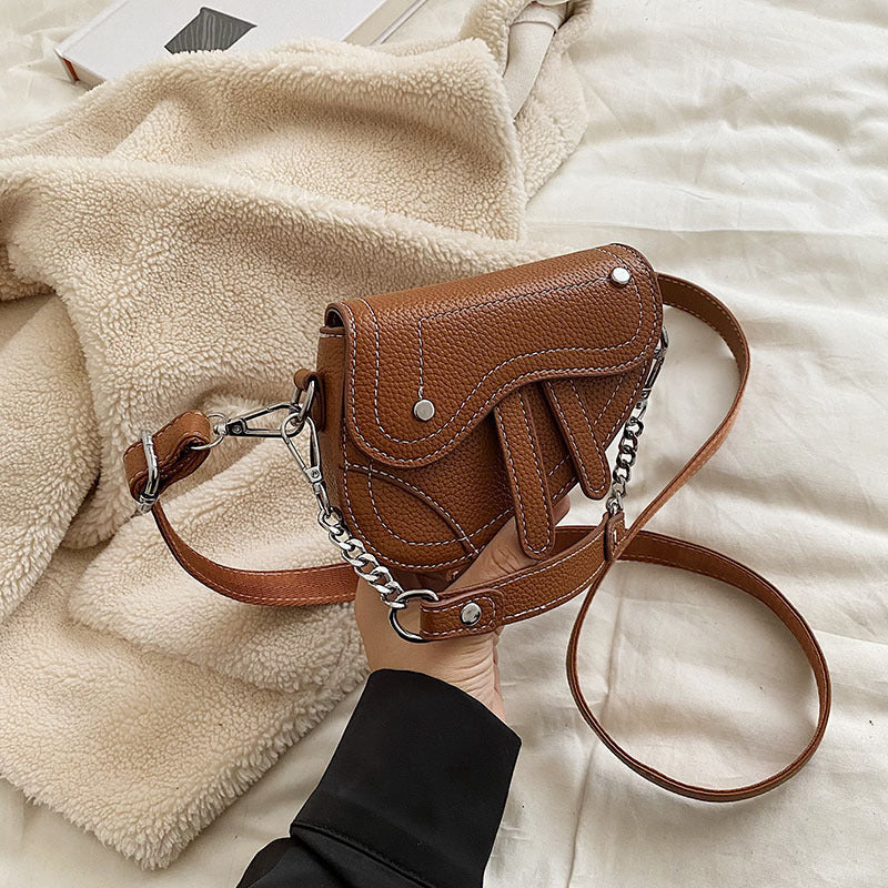 Damen Umhängetasche mit einzigartigem Kettendetail und innovativen Fächern Nord Taschen