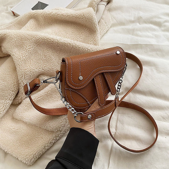 Damen Umhängetasche mit einzigartigem Kettendetail und innovativen Fächern Nord Taschen