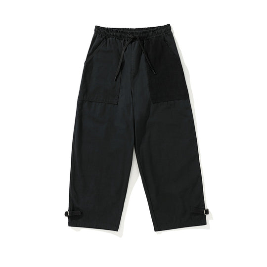 Herren weite Cropped Cargo‑Hose mit elastischem Tunnelzugbund, aufgesetzten Taschen und verstellbaren Knöchelriemen Nord Taschen