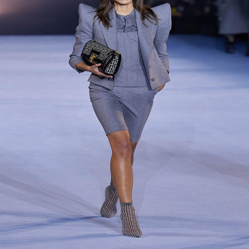 Damen Dreiteiliges Tailoring-Set mit betontem Schulterblazer, Top und Bermuda-Shorts Nord Taschen