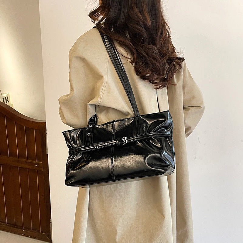Damen elegante Handtasche mit glänzender Oberfläche Nord Taschen