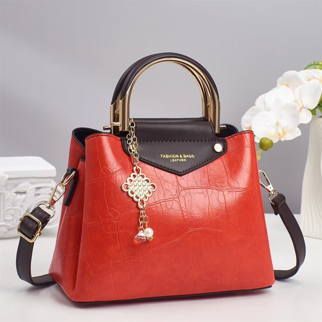 Damen elegante Handtasche mit goldenen Akzenten Nord Taschen