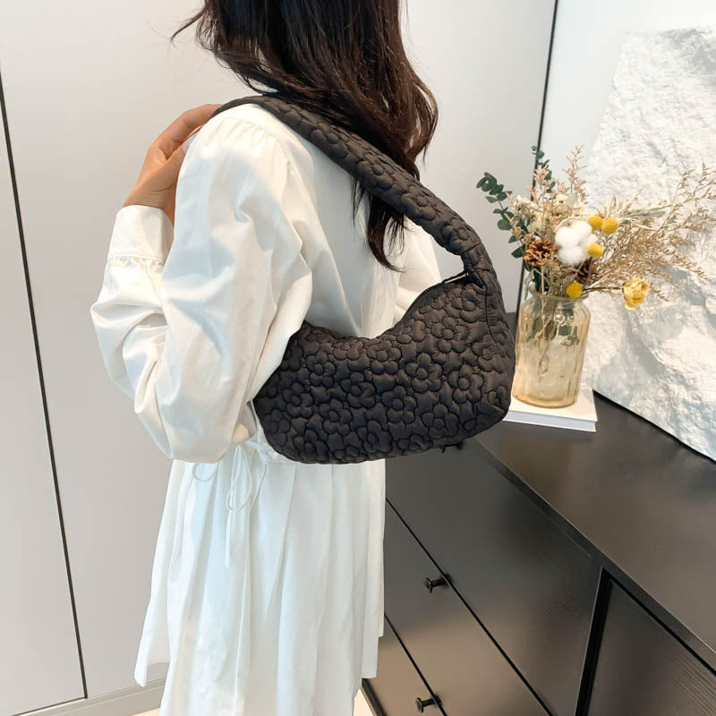 Damen modische und gepolsterte Umhängetasche mit floralem Design Nord Taschen