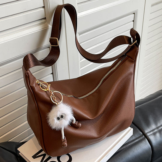 Damen Hobo-Handtasche mit robustem Material und verspieltem Anhänger Nord Taschen