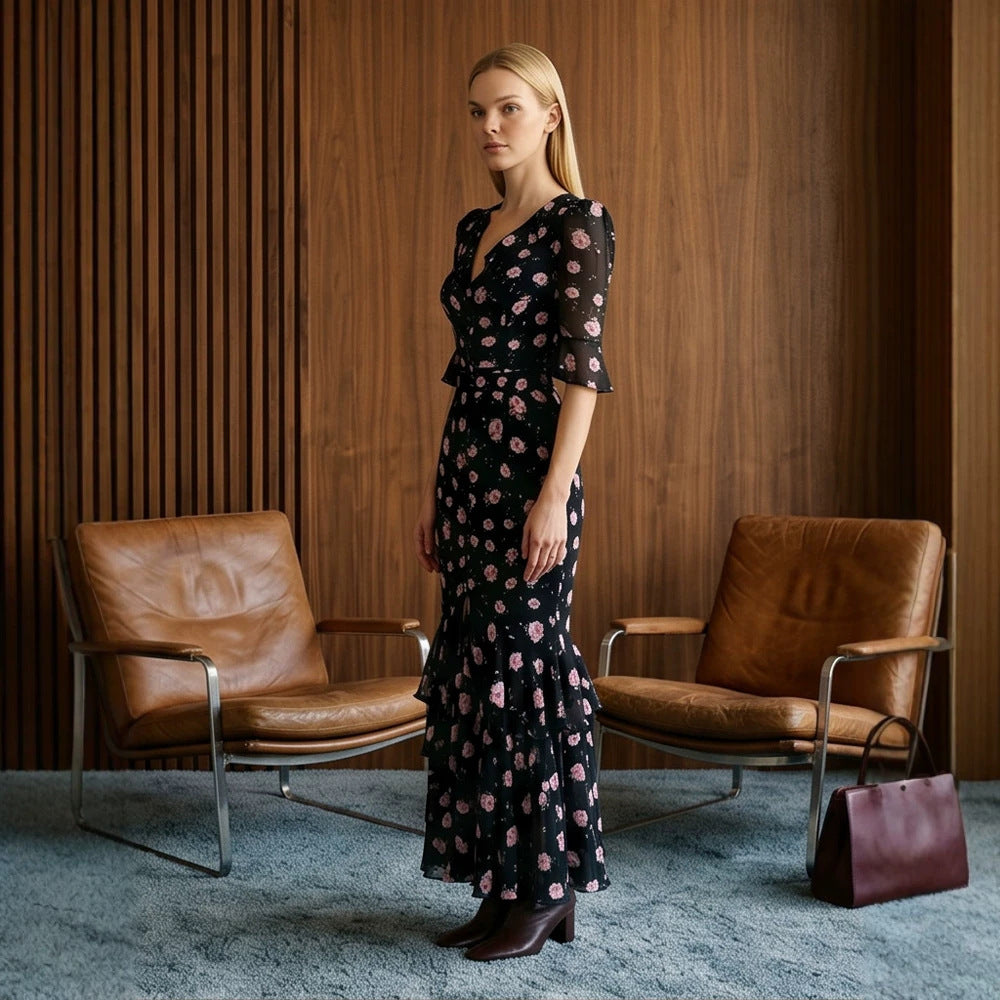 Damen Tailliertes Chiffon-Midikleid mit V-Ausschnitt, dreiviertel Ärmeln und Stufenvolant Nord Taschen