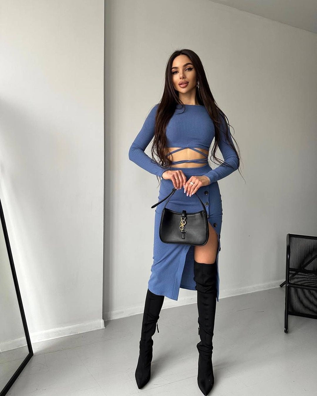 Damen Geripptes zweiteiliges Set mit Cropped-Langarmtop, Wickelband und taillenbetontem Knopf-Midirock Nord Taschen