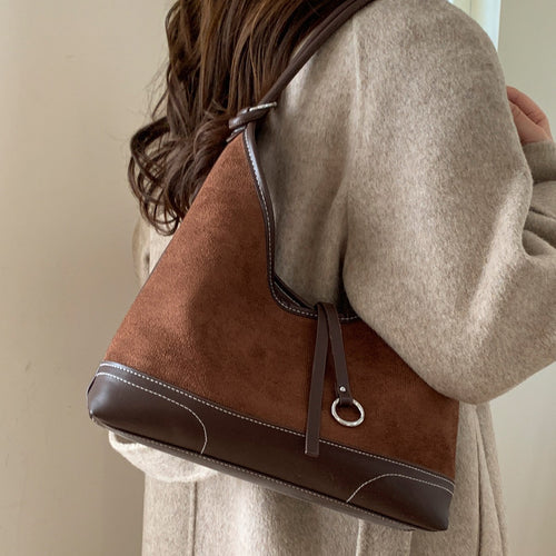 Damen Hobo-Tasche aus weichem Wildleder mit eleganter Silhouette und praktischen Fächern Nord Taschen