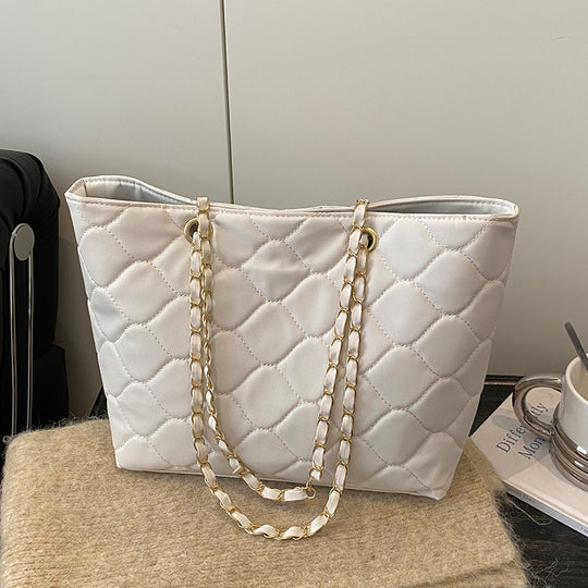 Damen Hobo-Tasche mit stilvollem Steppmuster und goldenen Kettenakzenten Nord Taschen