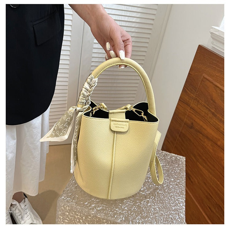 Damen Minimalistische Bucket Bag mit stilvollem Trageriemen Nord Taschen