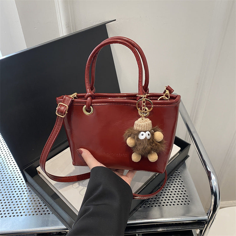 Damen modische Handtasche mit charmantem Anhänger und hochwertiger Verarbeitung Nord Taschen