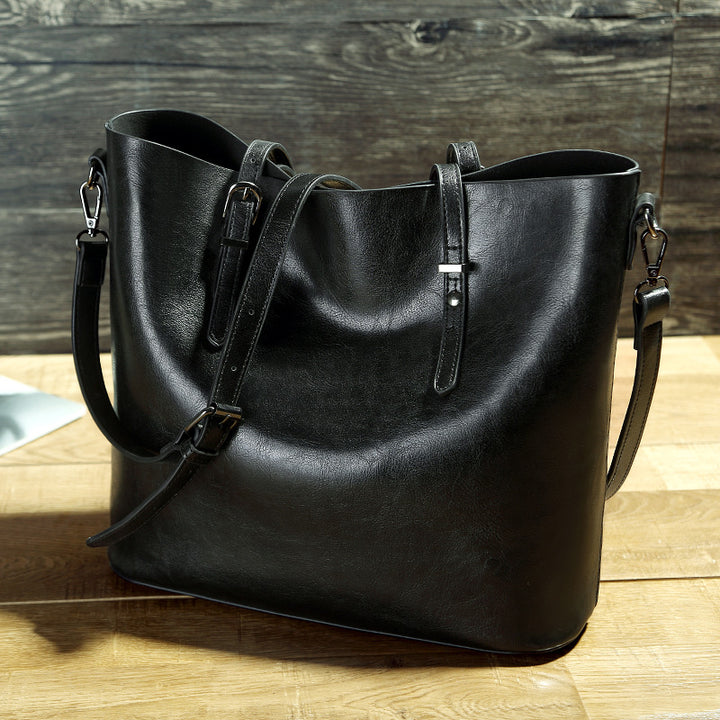 Damen Hobo-Tasche aus hochwertigem Kunstleder mit geschwungenem Design und verstellbarem Schultergurt Nord Taschen