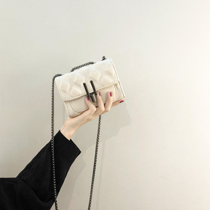 Damen Clutch mit eleganter Steppung und hochwertigem Kettenriemen Nord Taschen
