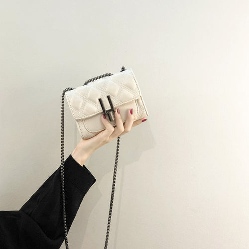 Damen Clutch mit eleganter Steppung und hochwertigem Kettenriemen Nord Taschen
