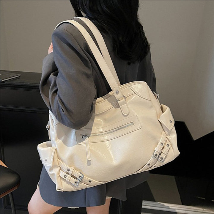 Damen Hobo-Tasche mit dekorativen Akzenten und praktischen Reißverschlussfächern Nord Taschen
