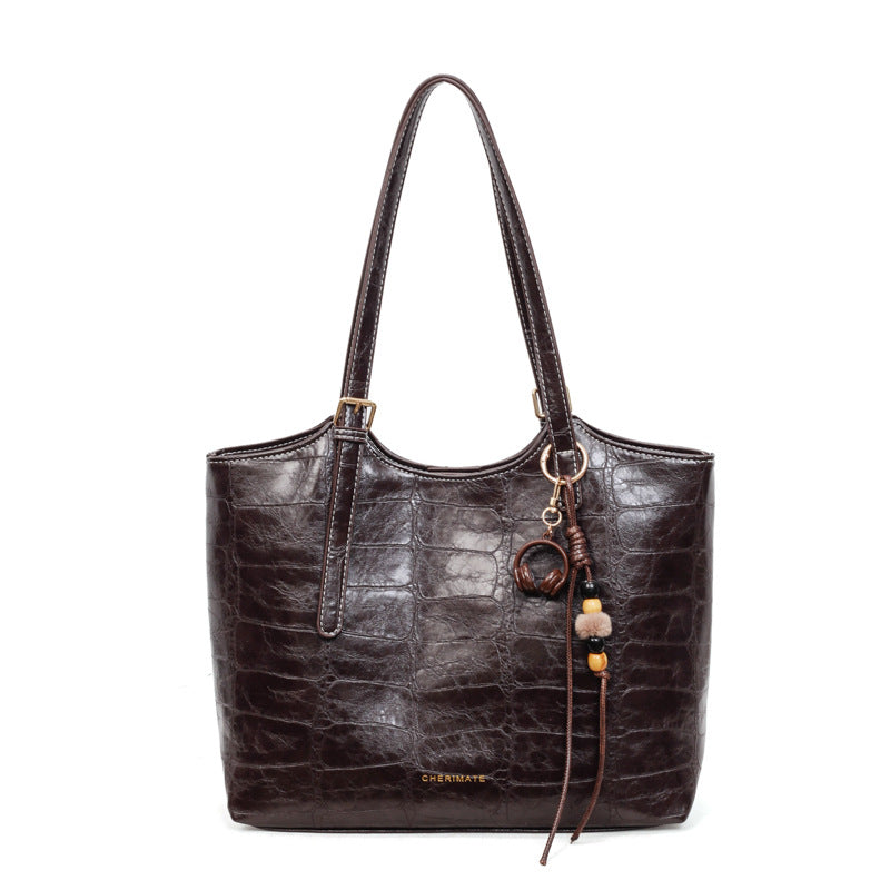 Damen elegante Handtasche im Krokoleder-Look mit charmantem Anhänger Nord Taschen