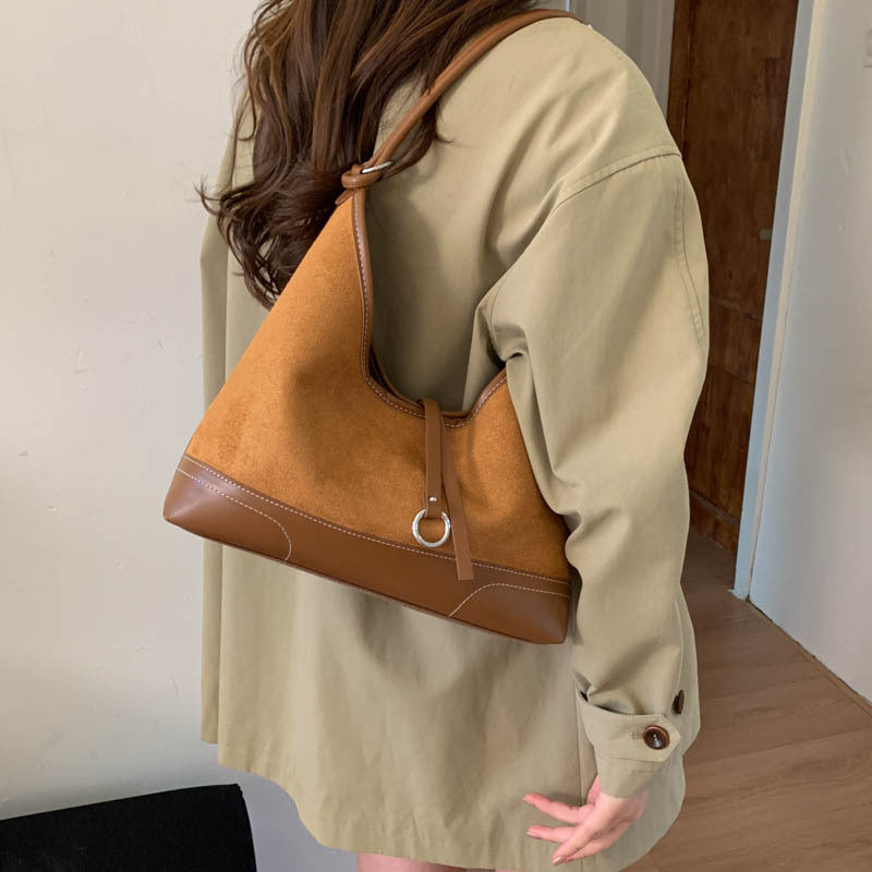 Damen Hobo-Tasche aus weichem Wildleder mit elegantem Detail Nord Taschen