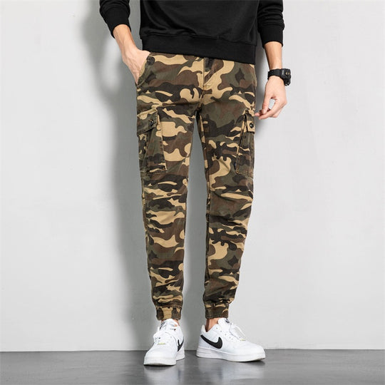 Herren Camouflage-Cargo-Jogginghose im tapered Schnitt mit elastischem Bund, Utility‑Taschen & gerippten Knöchelbündchen Nord Taschen