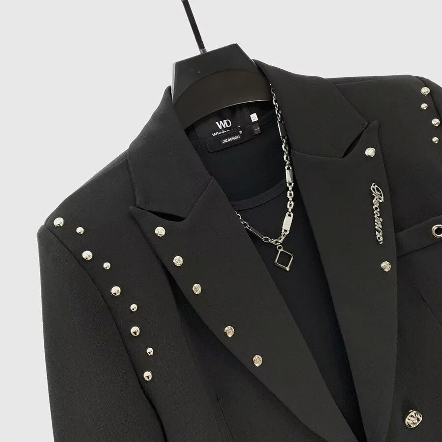 Damen Kurzer Doppelreiher-Blazer mit Nietenbesatz und Schnallenärmeln Nord Taschen