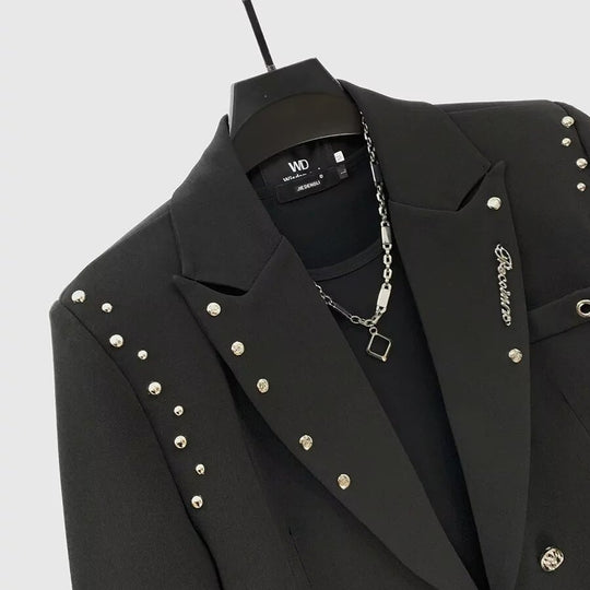 Damen Kurzer Doppelreiher-Blazer mit Nietenbesatz und Schnallenärmeln Nord Taschen