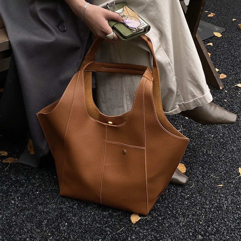 Damen stilvolle Handtasche mit zwei seitlichen Fächern Nord Taschen