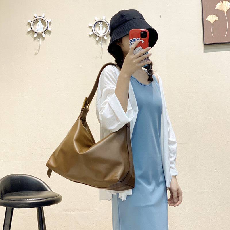 Damen Hobo-Tasche aus geschmeidigem Kunstleder mit modischem Faltendesign Nord Taschen
